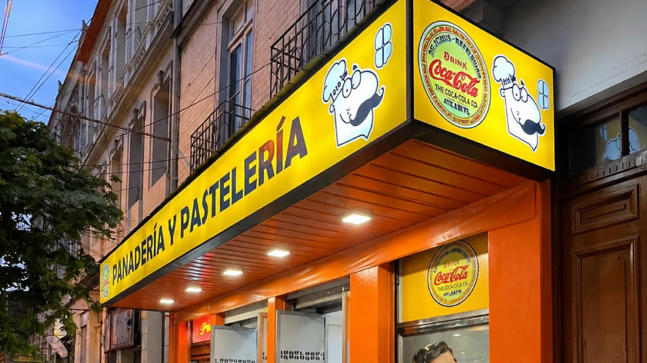 Gráfica publicitaria instalada para negocio por Paradiso Gráfico